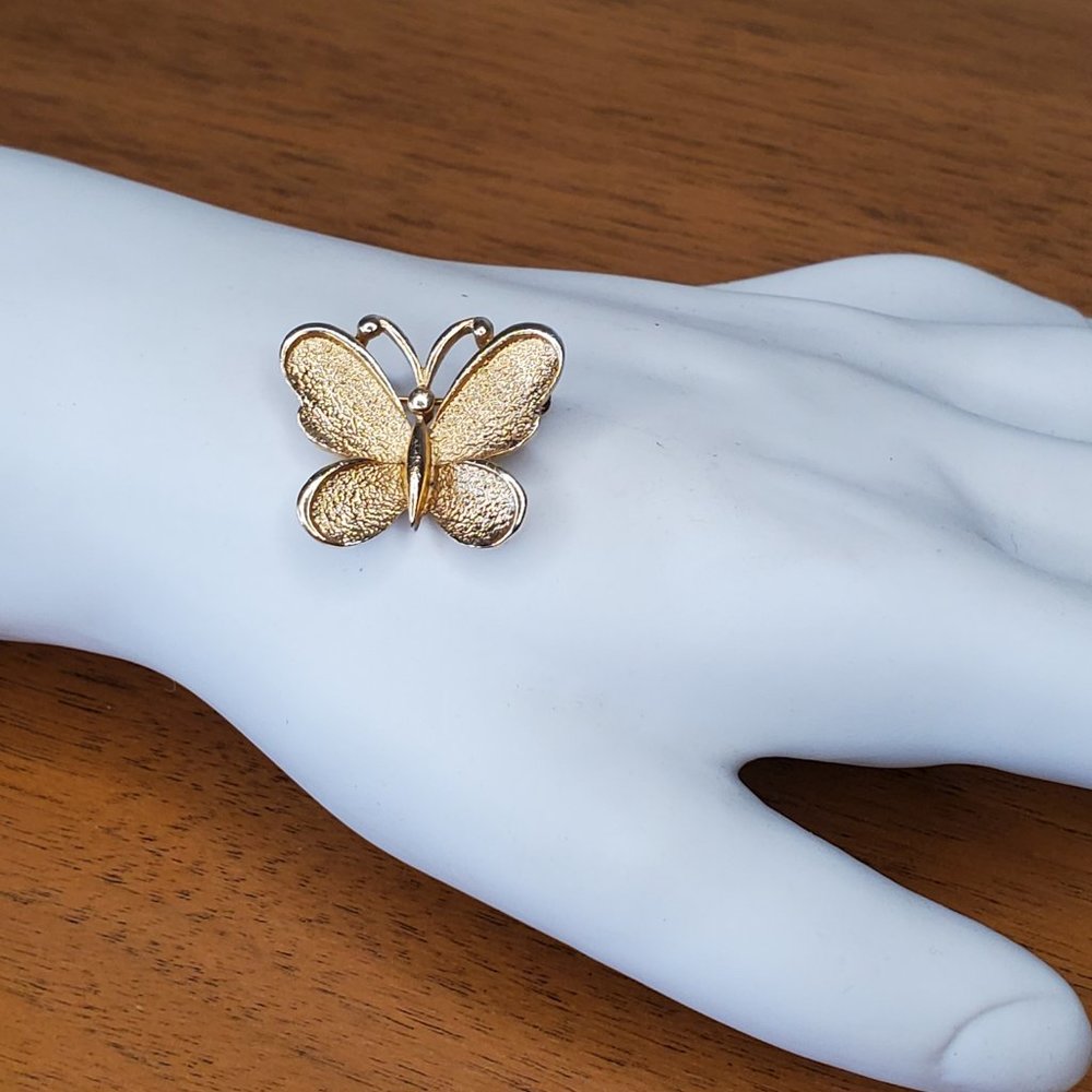 Vintage | Sarah Conventry | Gold Tone Small Butterfly Brooch Shoulder Pin - Picture 1 of 6